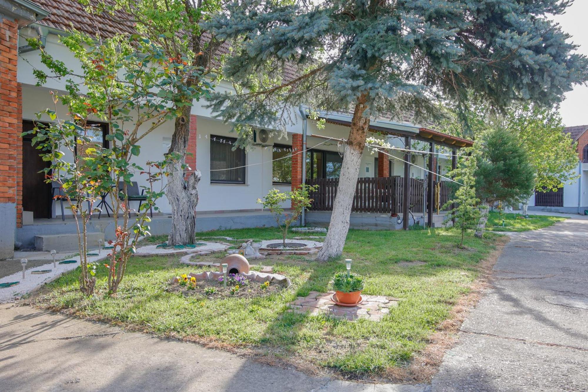 Apartman Marta I Soba Maja Gradiste Bagian luar foto